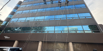 관악구 유리창청소 남현동 기업 사옥 - 10년 묵은 외벽 패널 및 유리창 복원 세척 후기